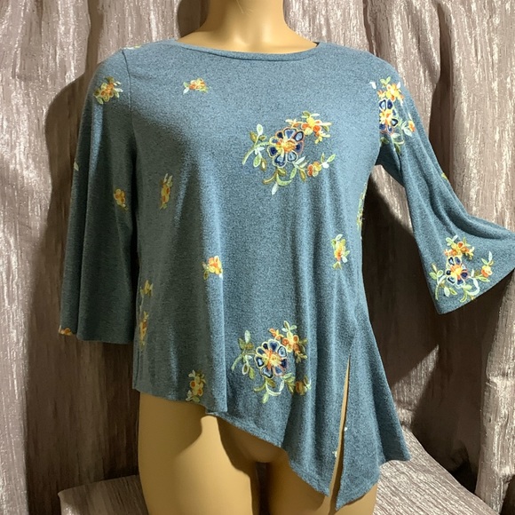 Flower Bijou Puff Sleeve Shirt FER0044